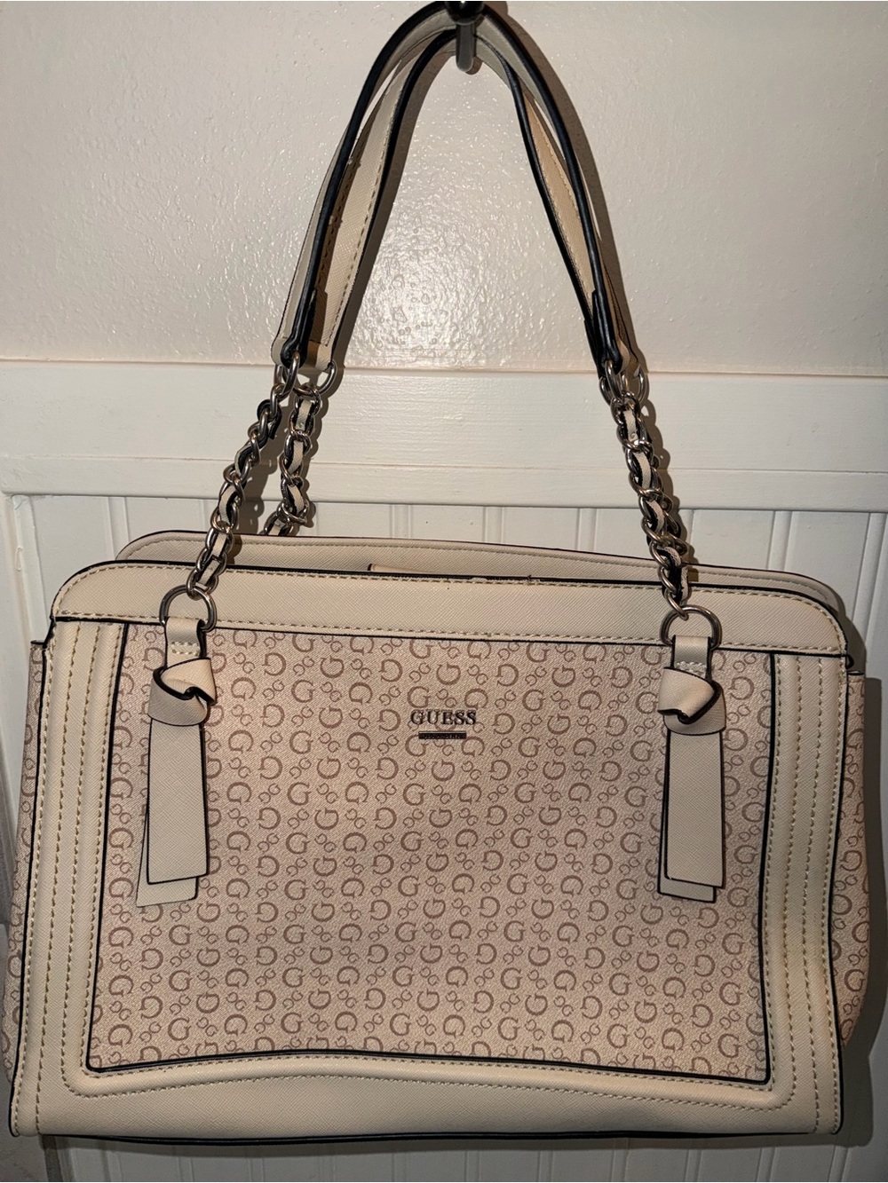 GUESS Los Angeles Handbag